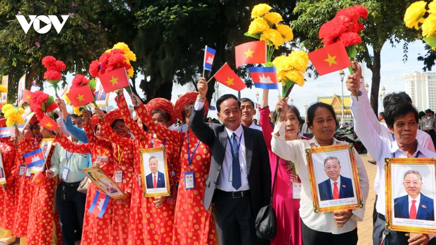 President To Lam receives warm welcome on State visit to Cambodia